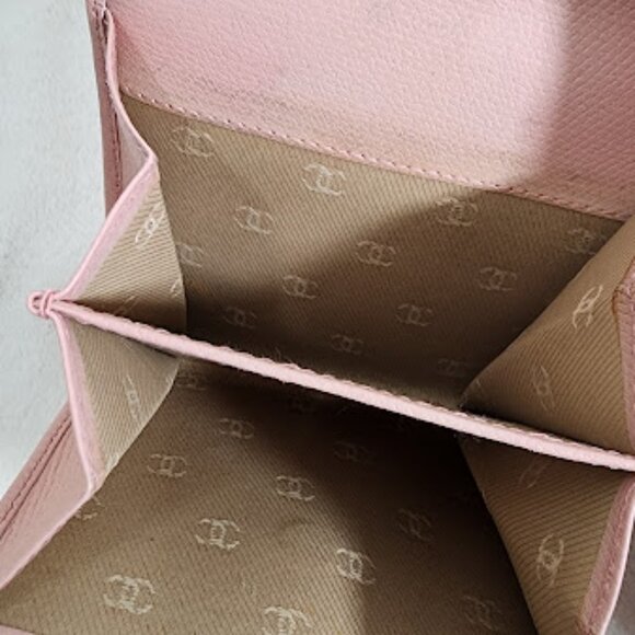 Chanel 2003-2004 textured caviar compact French wallet. Hologram present. - Picture 4 of 16